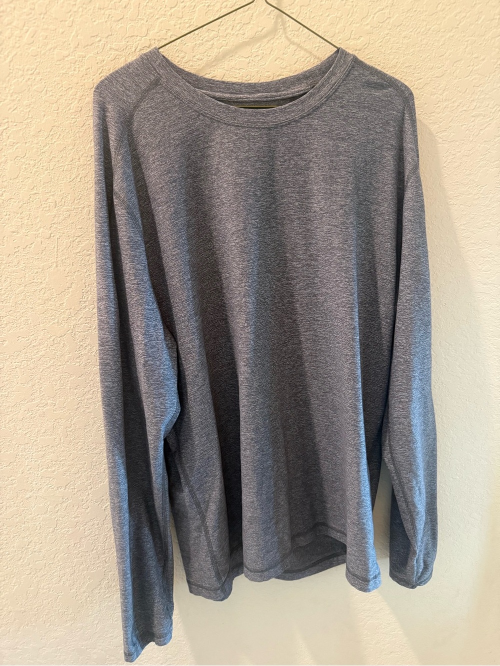Men's Long Sleeve Crewneck Shirt LuLu Lemon.